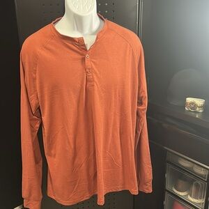 T11 01.Algo Long Sleeve Performance size Large New with tags Clay Terra (EUC)